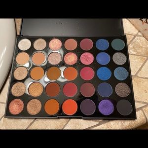 Morphe eye shadow pallet